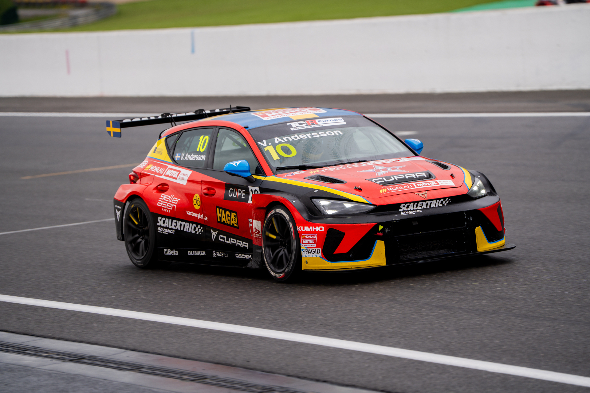 CUPRA León VZ TCR nummer 10 körd av Viktor Andersson